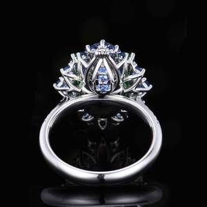 Bague en saphir naturel 2,57 carats, or massif 18 carats serti de 10 diamants, 19 petits saphirs bleus, 8 tsavéries, 2 tourmalines, pour femme - Product Image 4