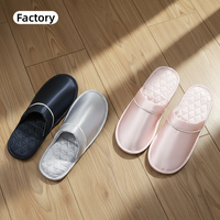 Échantillon de pantoufles d'intérieur en soie personnalisées en gros, écologiques et douces, avec personnalisation OEM, rose et gris