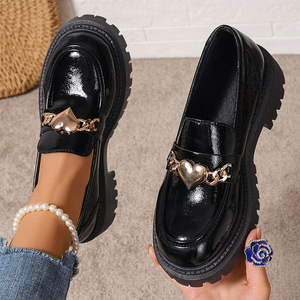 Plus Size Thick Sole Autumn Chain Flats Women's British Style Chunky Heels Slip-on Small Leather Shoes - Product Image 2