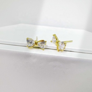 Venta al por mayor de pendientes pequeños de plata 925 con gemas, pendientes de moda para mujer, oro de 14k y 18k, pendientes coreanos de verano con flores de esmalte coloridas. - Product Image 4