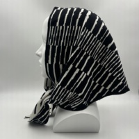 Bandana en tricot Triangle Jacquard pour femme Écharpe en nylon à rayures noires et blanches pour le cyclisme Sports de plein air et voyages