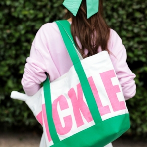 Ensemble de sacs fourre-tout en coton de 20/7 pouces avec logo personnalisé, sacs de rangement d'épicerie brodés en vert pinky avec 2 pièces pour les voyages en plein air - Product Image 3