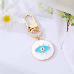 Venta al por mayor esmalte <span class=keywords><strong>mal</strong></span> de ojo llavero mujer buena suerte maldición auricular caja colgante - Product Image 5