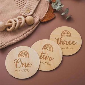 Disques de photos en bois sculptés arc-en-ciel pour nouveau-nés, accessoires de photographie pour bébés, cartes mensuelles en bois pour étapes importantes - Product Image 1