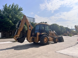 รถตักล้อยาง CAT 420F รุ่นใหม่ครบชุด พร้อมฟังก์ชั่นหลากหลายสำหรับงานเสริมสร้างทางหลวงและงานเติมดินหลุม - Product Image 1
