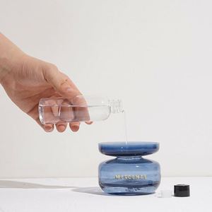 Diffuseur d'arômes en verre bleu violet MESCENTe avec bâtonnets noirs, huile parfumée pour la maison - Product Image 6