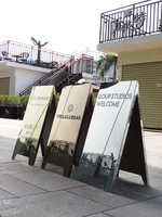 Exhibidores de Acero Inoxidable con Espejo, Plegables, Tipo A, para Exteriores, de Cuatro Colores, para Publicidad, para Jóvenes de 16 Años