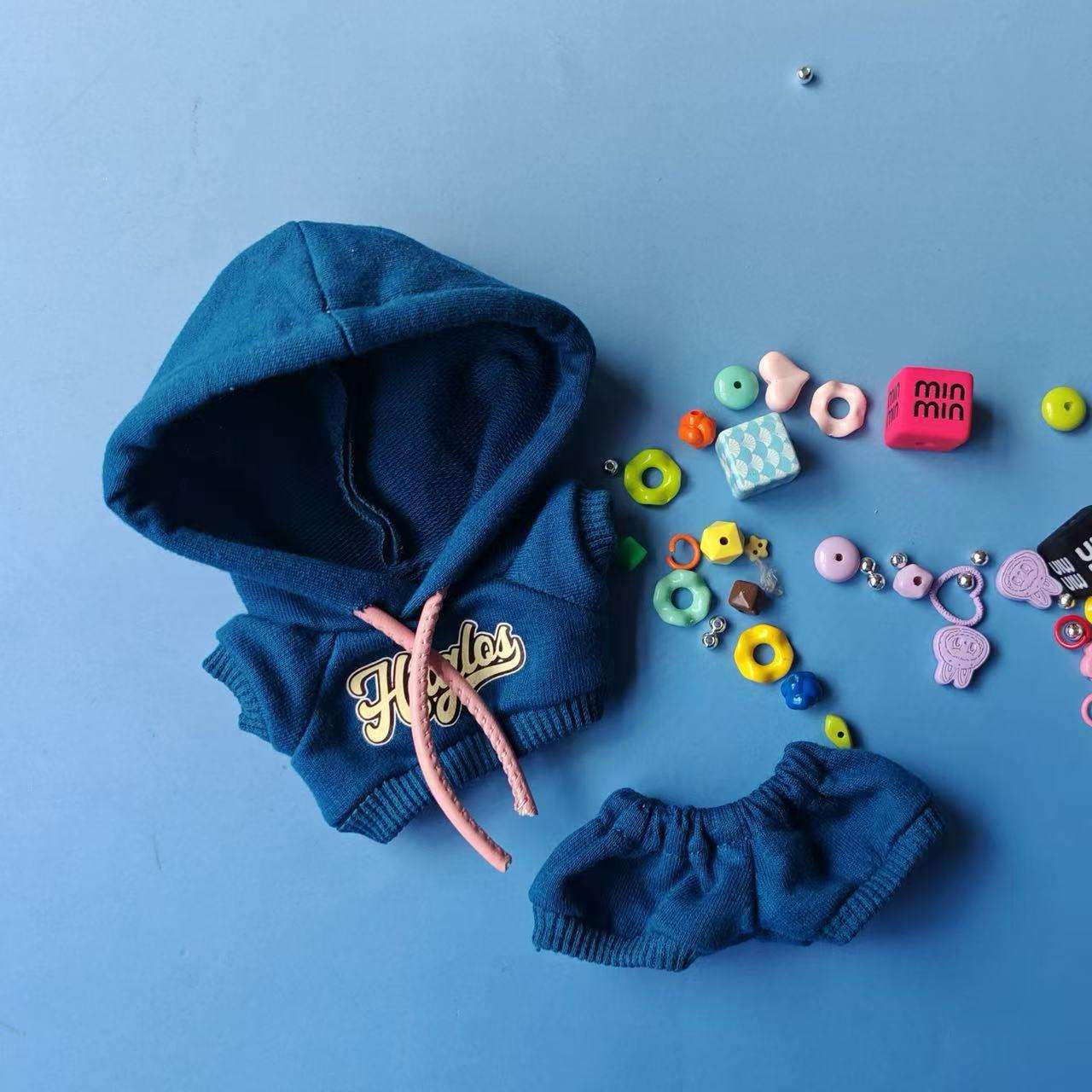 Costume pull Labubu bleu lac