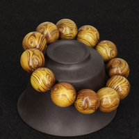 Bracelets en bois doré avec visage de fantôme et paire d'yeux