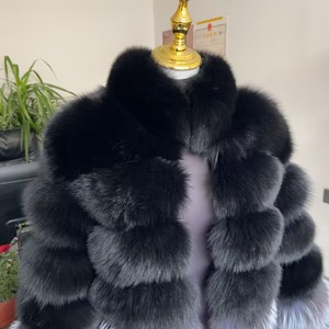 Manteau d'hiver pour femme en fourrure de <span class=keywords><strong>renard</strong></span> naturelle et de <span class=keywords><strong>renard</strong></span> <span class=keywords><strong>argenté</strong></span>, style col montant, fabriqué par mélange de fourrures - Product Image 4