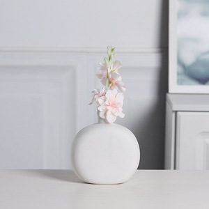 Vases miniatures nordiques en gros, ornements modernes minimalistes noir et blanc, luxe léger haut de gamme pour la décoration de la maison et du salon, <span class=keywords><strong>fleurs</strong></span> <span class=keywords><strong>séchées</strong></span> - Product Image 2