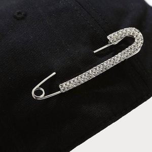 Casquette de sport tendance pour femme, idéale pour la course et le cyclisme, en coton, style baseball ou trucker, avec broche en métal et motif diamant. - Product Image 4