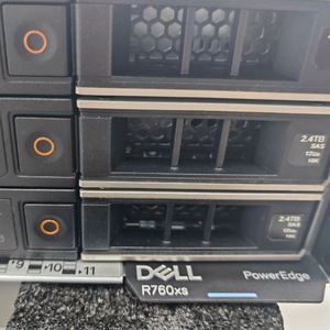 สำหรับเซิร์ฟเวอร์แร็ค R760xs 2U Xeon Silver 4510 พร้อม PSU 2x1100W, SSD 2x1.2TB, คอนโทรลเลอร์ H755, แรม 32GB DDR5 มีสินค้าในสต็อก - Product Image 1
