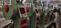 Machine de poinçonnage automatique et de fabrication de œillets, outil pour fabriquer des boutons métalliques
