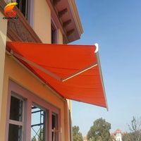 Auvent de terrasse moderne de luxe en aluminium à cassette intégrale motorisé avec bras repliables, auvent rétractable extérieur 100 % étanche
