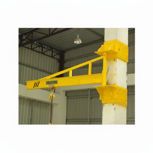 Système de grue à flèche orientable robuste monté sur pilier pour utilisation en atelier. - Product Image 1