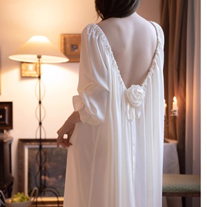 Chemise de nuit rétro en satin de soie pour femme, style français 2026, manches longues, col en V, style vacances printemps-automne, vêtement d'intérieur - Product Image 1