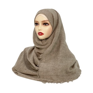 Écharpe en polyester tissé à texture fantaisie, style hijab, pour femme, à rayures, couleur ivoire, pour usage décontracté, Thailandy - Product Image 4