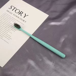 Brosses à dents écologiques noires mates biodégradables jetables <span class=keywords><strong>en</strong></span> nylon souple avec manche <span class=keywords><strong>en</strong></span> PP pour usage domestique et voyage, nettoyage de la langue, vertes - Product Image 1