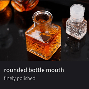 Botella de vidrio reutilizable personalizada de 50ml y 100ml con tapa Tallas Impresión de logotipo para té Vodka <span class=keywords><strong>Whisky</strong></span> Bebidas energéticas Tequila Cajas empaquetadas - Product Image 4