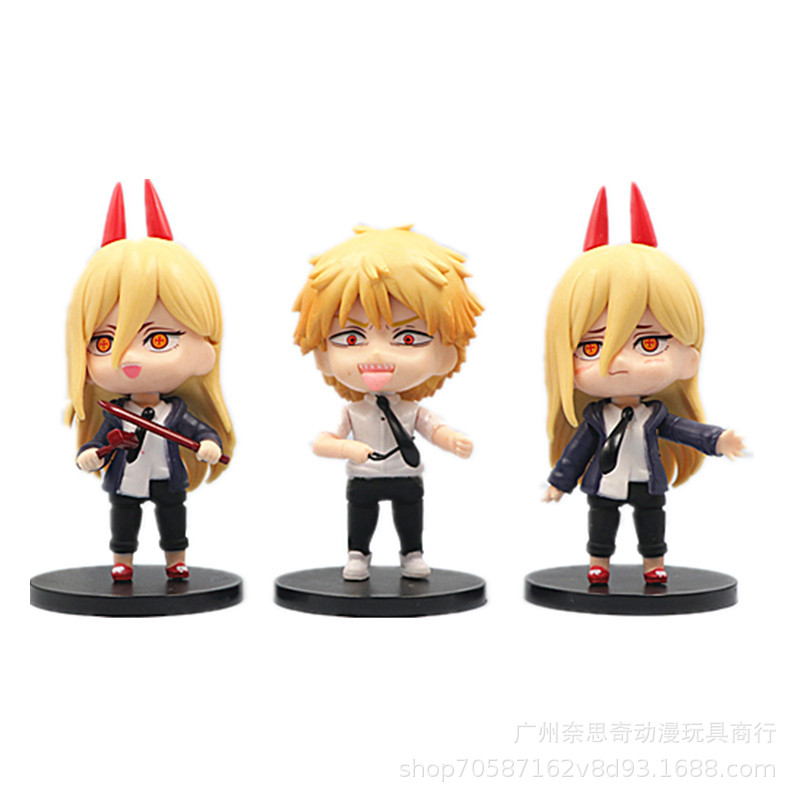 Un ensemble de trois personnages