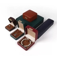 Boîte à bijoux en cuir PU avec logo personnalisé, boîte cadeau Cartier, boîte à anneaux rouge, boîte à colliers, boîte à bracelets, boîte à boucles d'oreilles, ensemble d'emballage de bijoux de luxe