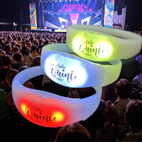 Avantage de sécurité à piles de bracelet de LED activé par le son pour des parties poignée simple nouvel éclairage électronique