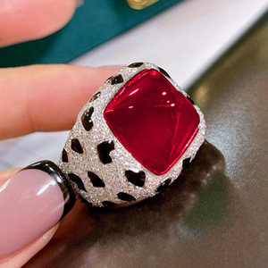 Anillo Ajustable <span class=keywords><strong>de</strong></span> Lujo para Mujer con Zafiro <span class=keywords><strong>de</strong></span> 17 Quilates, Anillo <span class=keywords><strong>de</strong></span> Aniversario con Diamante Rojo Dominante, Anillo <span class=keywords><strong>de</strong></span> Esmeralda con <span class=keywords><strong>Torre</strong></span> <span class=keywords><strong>de</strong></span> Azúcar Grande <span class=keywords><strong>de</strong></span> Leopardo - Product Image 3