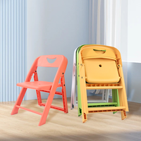 Chaise à dossier portable empilable légère en PP durable pour la maison, les voyages, le camping, les pique-niques et les activités de plein air
