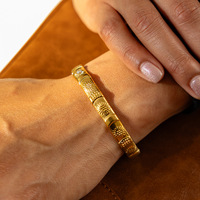 Brazalete Minimalista de Acero Inoxidable con Baño de Oro de 18K, Grabado con Patrón de Sol, Luna, Estrella y Hoja, Delgado, Ajustable, Joyería de Moda