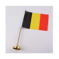 Jeu de sport en gros agitant à la main le drapeau de la Belgique avec poteau 100% drapeaux belges agités à la main en polyester