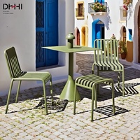 Ensemble de meubles de patio en fer de style nordique moderne, table et chaises de salle à manger d'extérieur, structure en métal, jardin, café, restaurant, cour arrière