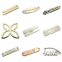 Étiquettes de marque en métal doré pour maillots de bain, forme triangulaire, lettres évidées, plaques de couture pour vêtements