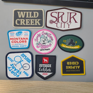 Tùy Chỉnh Sắt Trên Twill Dệt Các Bản Vá Lỗi F1 Áo Sơ Mi Đồng Phục Thể Thao Cho Các Trường Học Phù Hiệu Thăng Hoa Thêu 3D Vá - Product Image 2