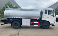 Camion-citerne à liquides ordinaire QTD Kinland 4X2 12,35 CBM 210 CV Euro VI pour le transport de liquides lubrifiants, réducteurs d'eau et purificateurs
