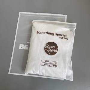 Bolsas de Plástico Ecológicas para Empacar Ropa al por Mayor, Bolsas para Jeans y Camisetas, Bolsas con Cierre y Logotipo Personalizado Impreso - Product Image 4