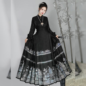 Abito Tang da Donna per Uso Quotidiano, Stile Tradizionale Cinese con Stampa Floreale, Gonna a Faccia di Cavallo Realizzata a Mano da Artisti Cinesi, in Poliestere - Product Image 4