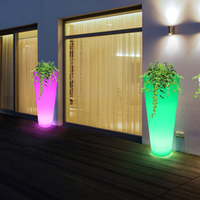 Exposition lumineux coloré jardin pots de plantes jardinière en plastique fête location lampadaire lumineux pot de fleur