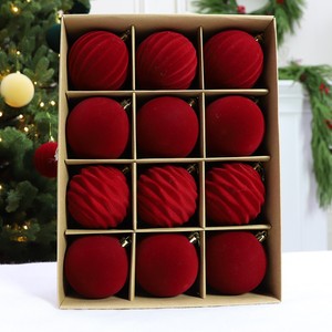 Pompom Beludru Merah Grosir dengan Pita Emas. Sangat cocok untuk dekorasi pohon Natal dan pesta liburan. - Product Image 1