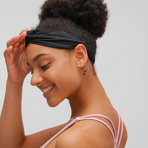 Diadema Deportiva Tiyo de Poliéster Elástico de Alta Calidad en Color Sólido con Diseño Cruzado para Mujer, Ideal para Yoga y Deportes - Product Image 3