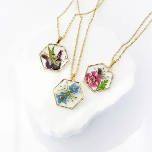 Пользовательские нерегулярные шестигранные цветы кулон ожерелье сухой цветок эпоксидной смолы Настоящее Цветочное Ожерелье