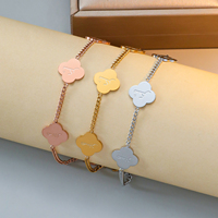 Bracelet Minimaliste en Calligraphie Arabe Trèfle, Bijou Islamique en Acier Inoxydable, Bracelet Délicat Trèfle Porte-Bonheur Plaqué Or pour Femme