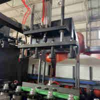Machine de soufflage de bouteilles d'eau entièrement automatique à 4 cavités de 650ml à prix compétitif Machine de fabrication de bouteilles cosmétiques en plastique PET