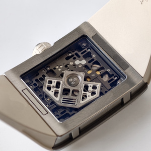 Montre automatique squelette carrée de luxe de créateur, titane de grade 5, verre saphir, logo personnalisé, vente en gros OEM - Product Image 5