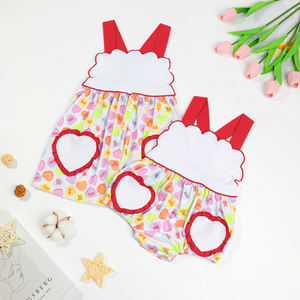 Commercio all'ingrosso di san valentino vestiti per bambini camicia con applicazioni a cuore carino abbinata a punti <span class=keywords><strong>rossi</strong></span> <span class=keywords><strong>pantaloni</strong></span> con volant per bambine set di abbigliamento - Product Image 4