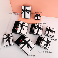 Ensemble d'emballage rigide en carton noir et blanc minimaliste, résistant aux rayures, élégant, avec sac cadeau pour bijoux, sac assorti et nœud en ruban, pour bague
