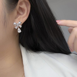 Orecchini a perno con fiocco e zirconi da donna, gioielli alla moda scintillanti e dolci da principessa - Product Image 2