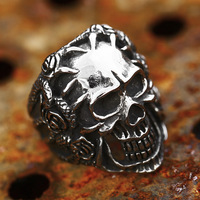 SS8-1293R 2024 mode baru 316L baja nirkarat cincin ular tengkorak pengendara sepeda pria Punk cincin bunga perhiasan keren