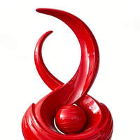 Sculpture abstraite rouge en fibre de verre, statue flamme d'art moderne avec base noire pour la décoration de hall d'hôtel ou de villa