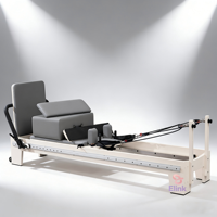 Reformer de Pilates en bois blanc écologique avec système à rail complet et tapis antidérapant pour un entraînement corporel complet en toute sécurité